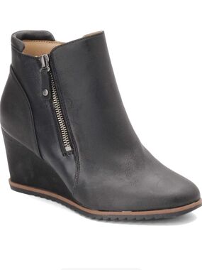 Naturalizer Black Wedge Ankle Boot with Side Zip